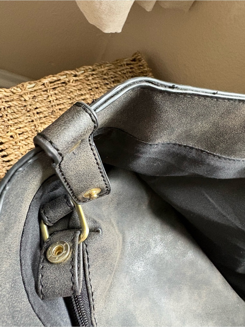 A+ Grey Faux Leather Tote Bag With Attached Crossbody Bag - Picture 4 of 6